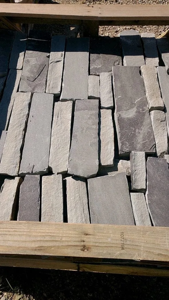 Charcoal Canyon Natural Thin Stone Veneer Stock Pallet