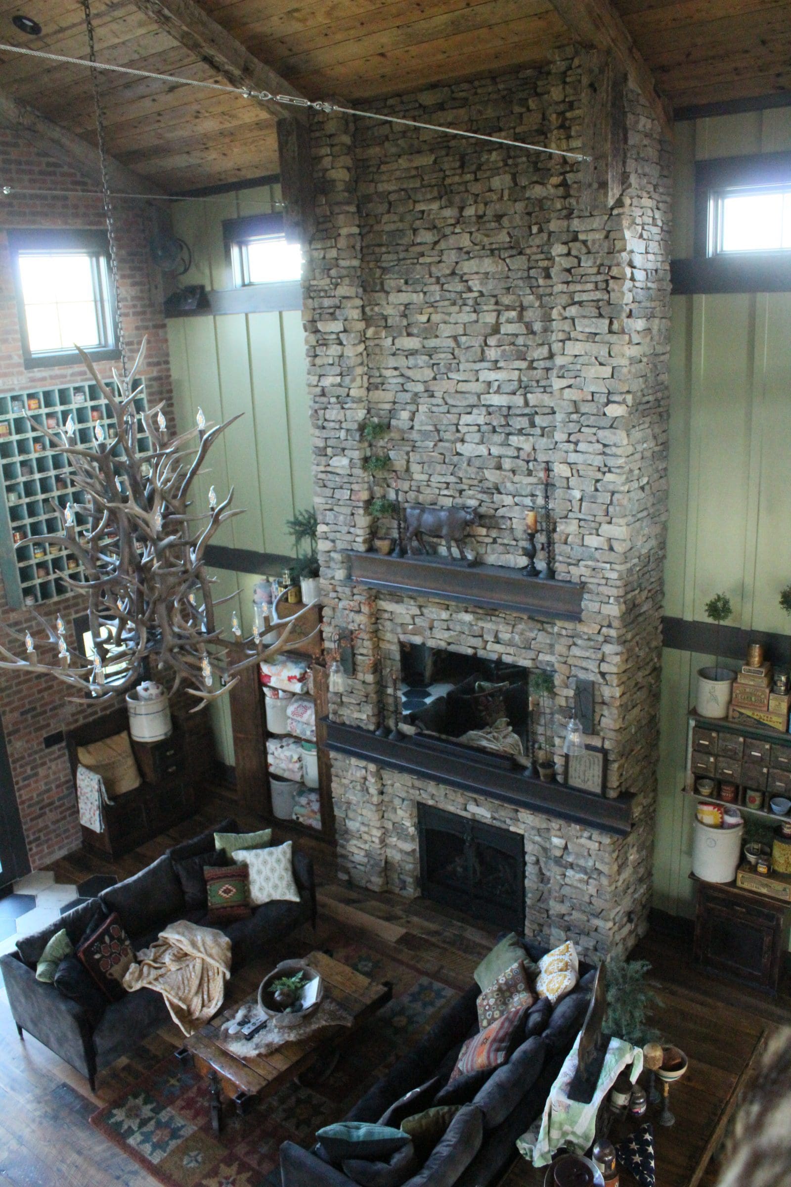 Feldberg Natural Thin Stone Veneer Drystacked Fireplace