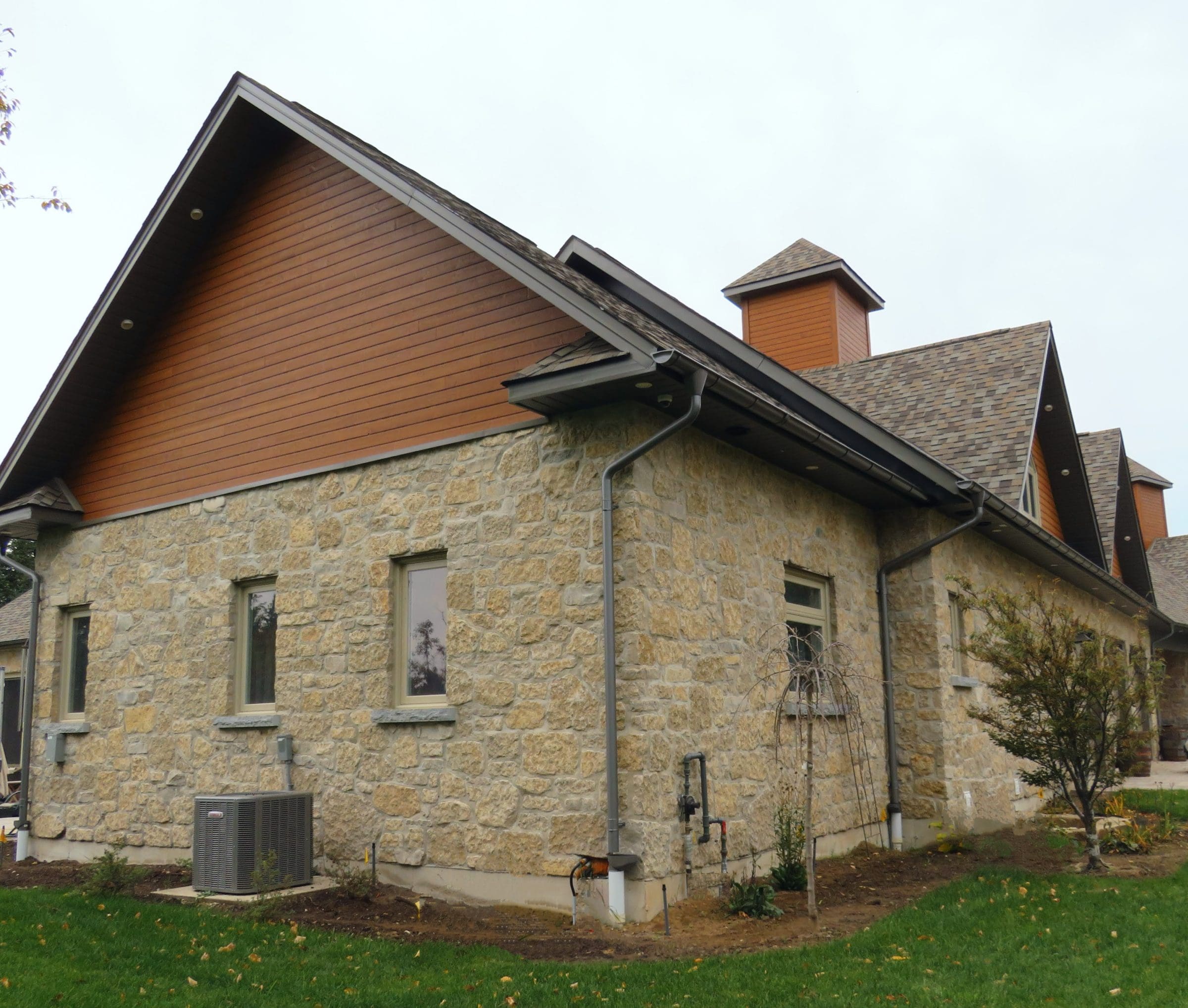 Chateau Real Tumbled Fieldlege Thin Veneer Exterior