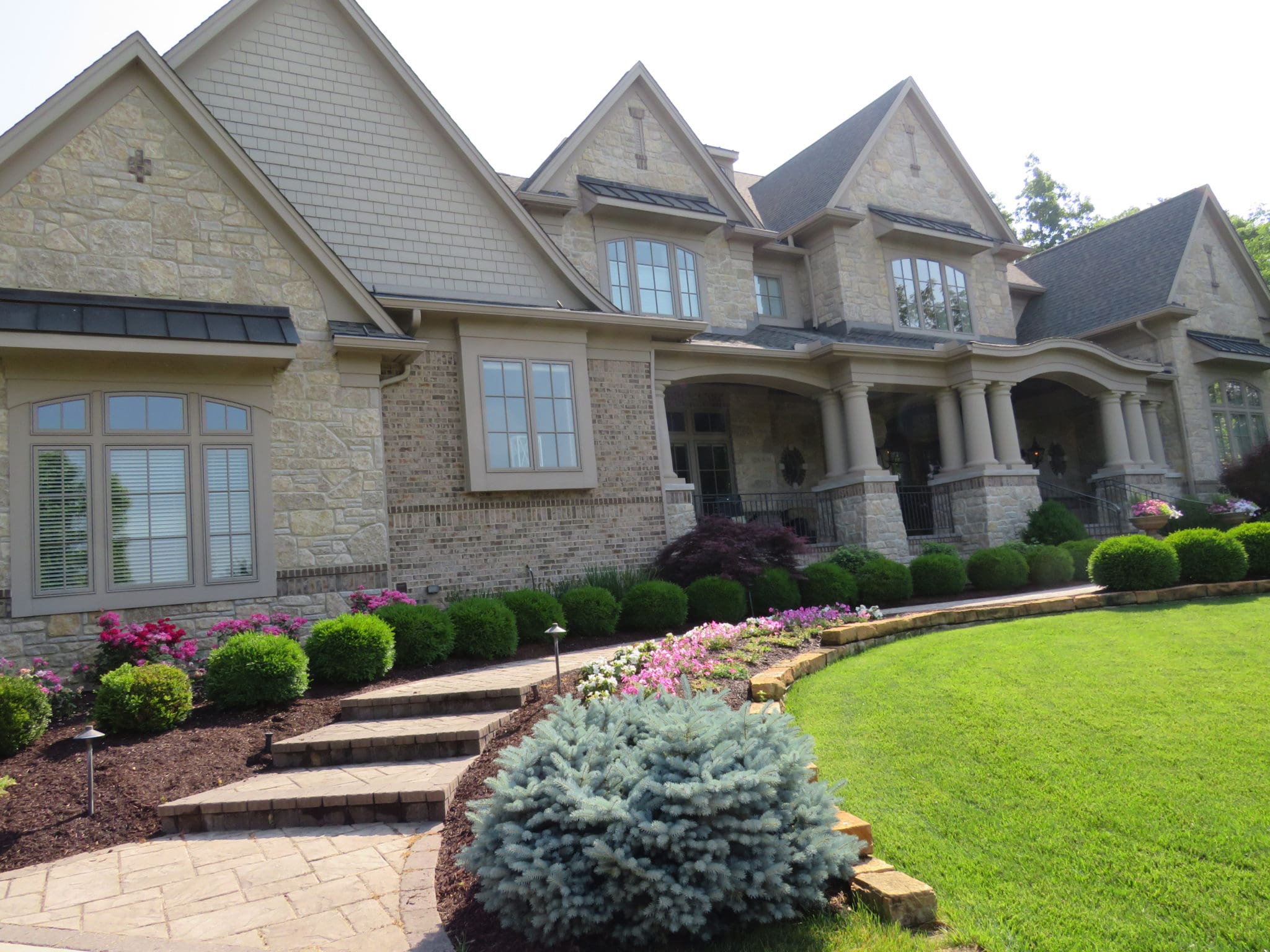 Chateau Natural Limestone Thin Veneer Exterior Siding