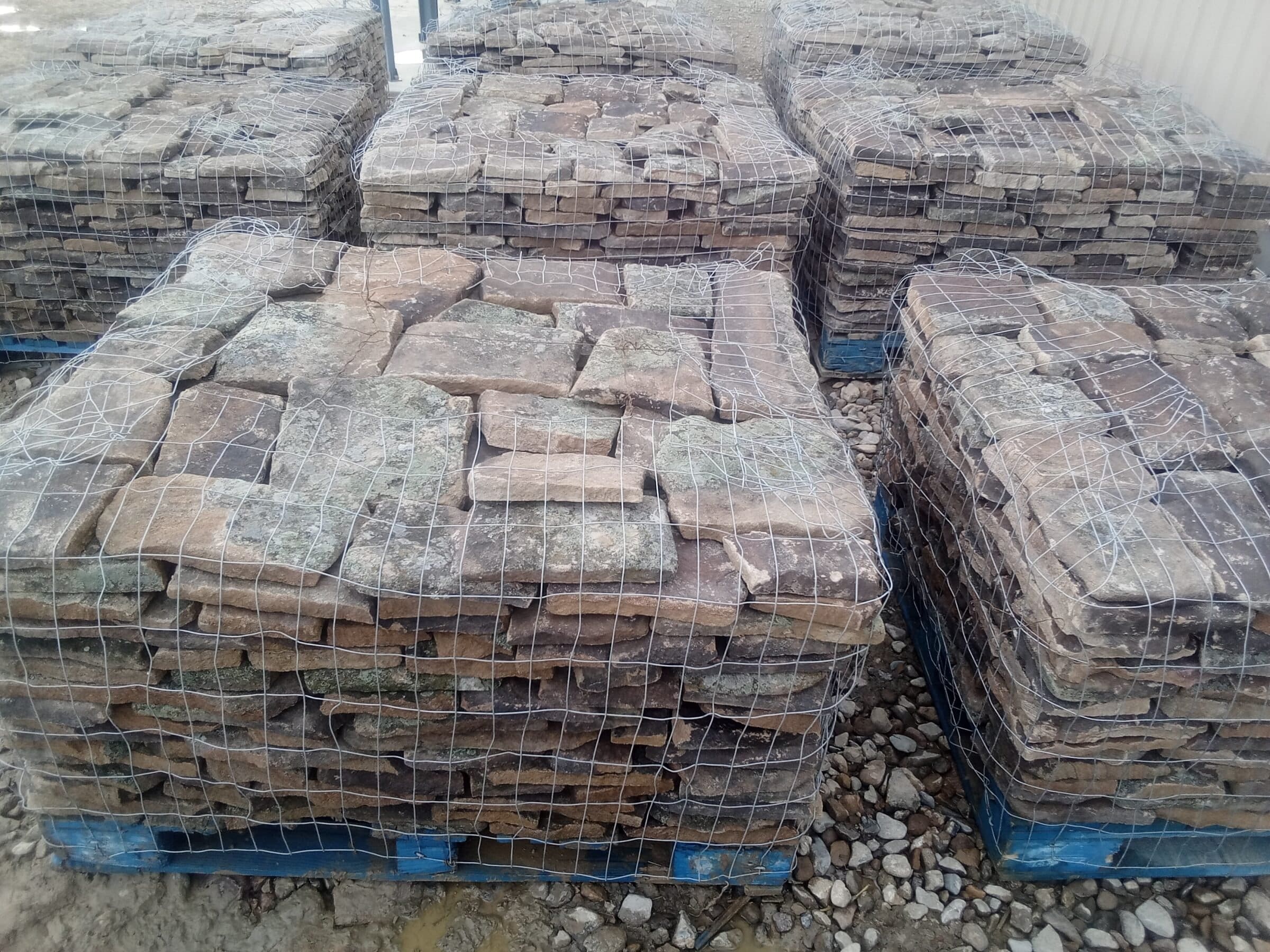 Spreewald Natural Moss Rock Thin Veneer Pallet