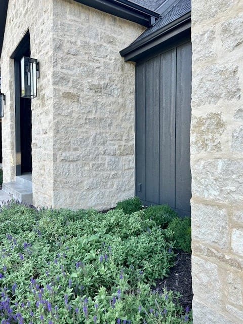 Draper Natural Stone Veneer with Gold Exterior Flush Joint