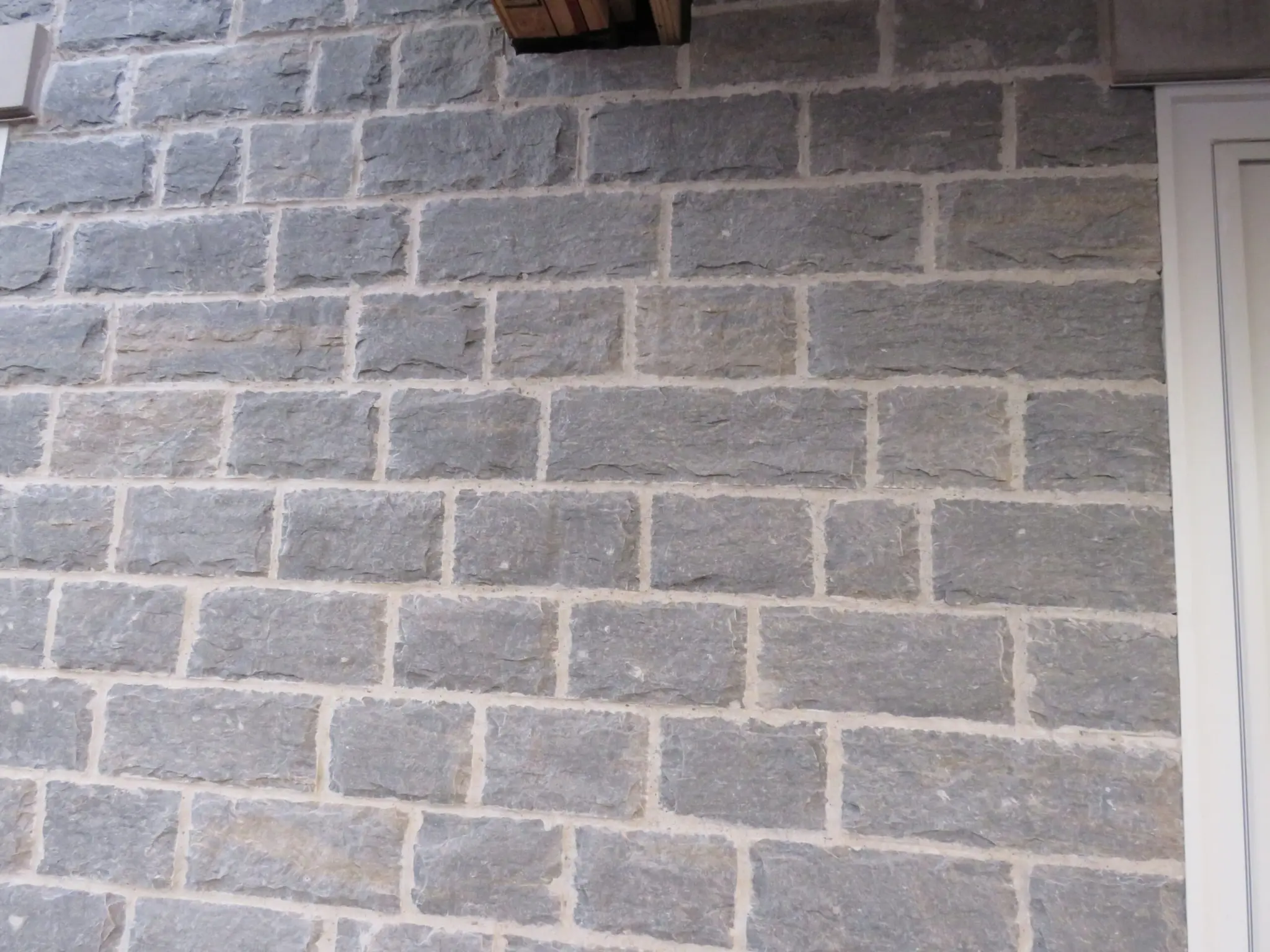Larchmont Natural Stone Veneer Custom Dimensional All 7 Inch Close Up