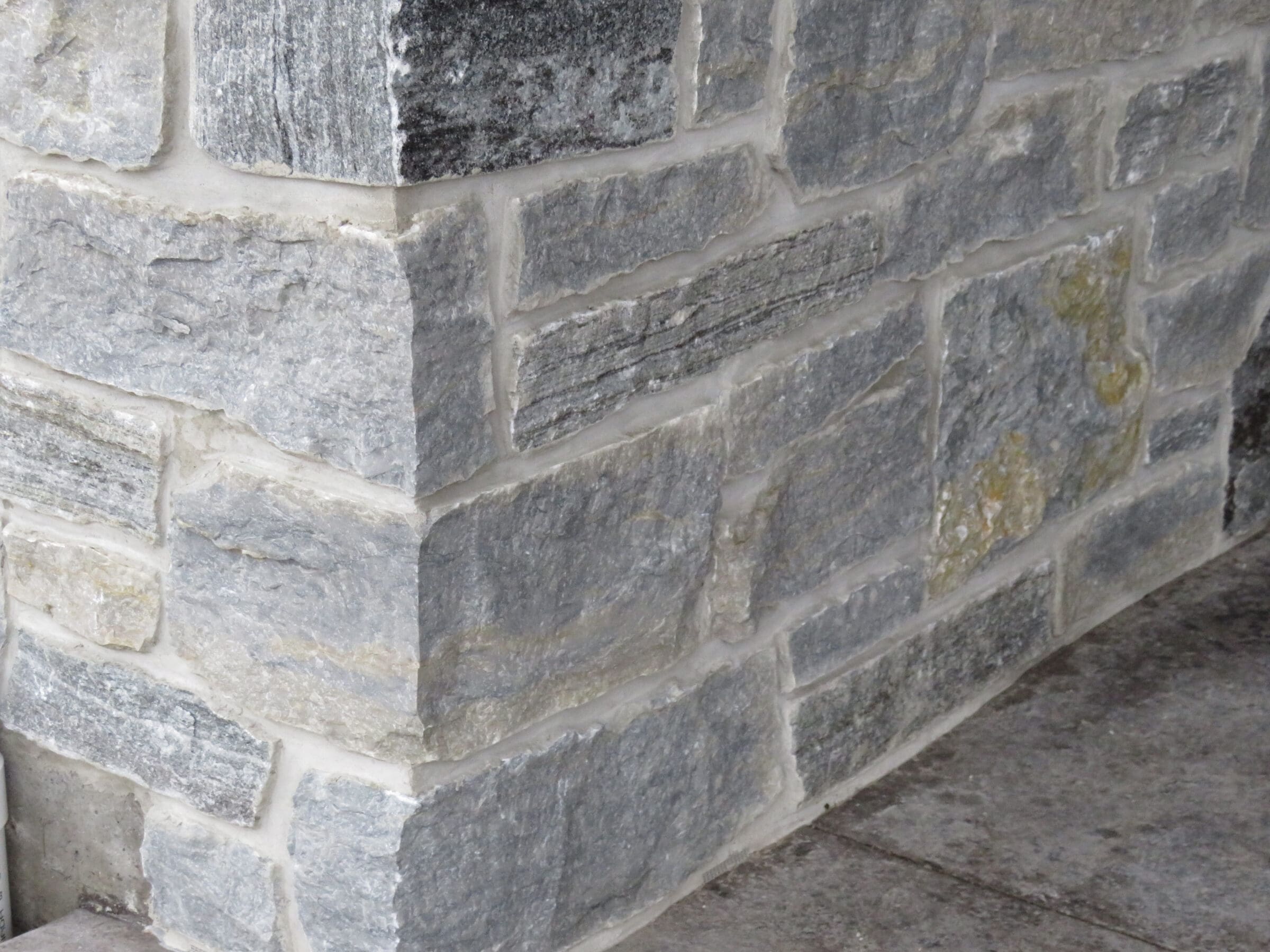 Logan Real Thin Stone Veneer Corners Close Up