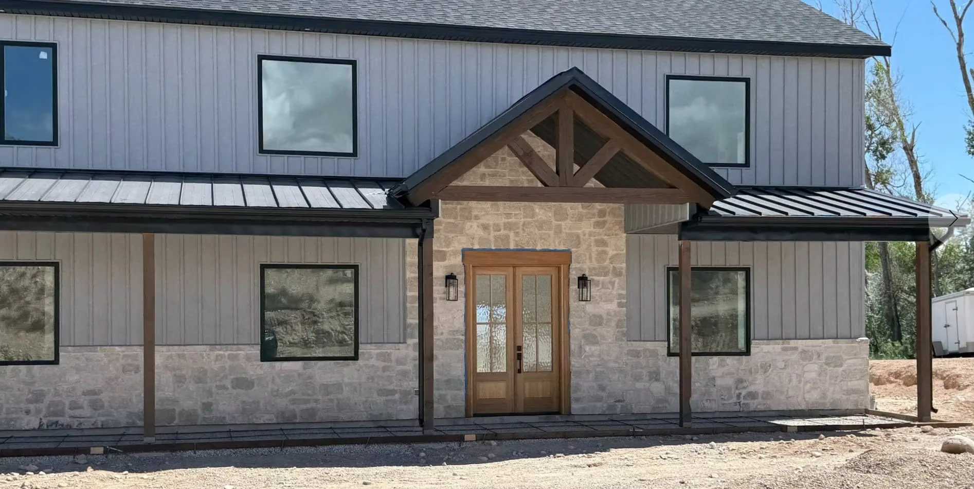 Crupet Real Thin Stone Veneer with White Mortar