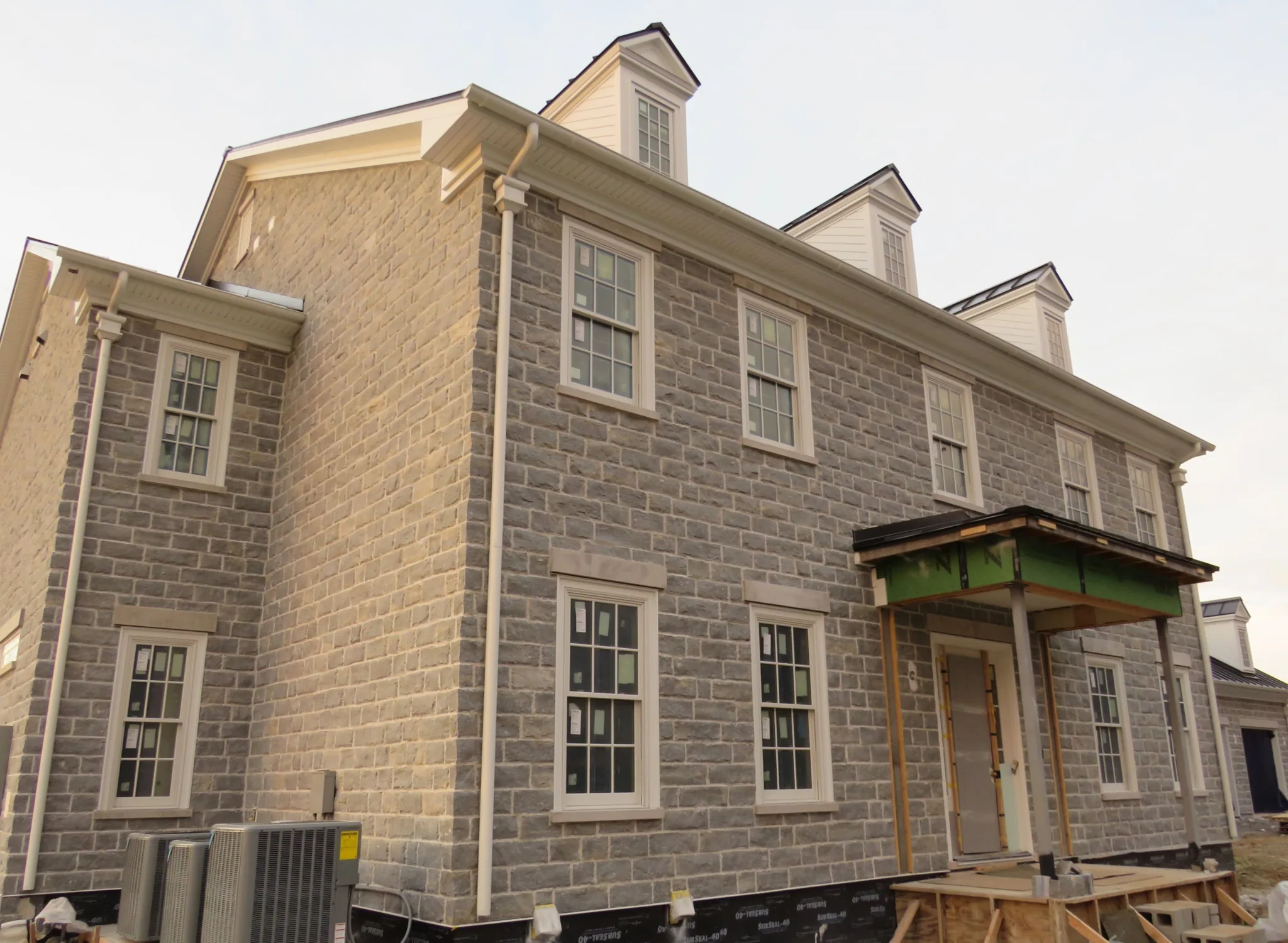 Larchmont Natural Stone Veneer Custom Dimensional 7 Inch Exterior Installation