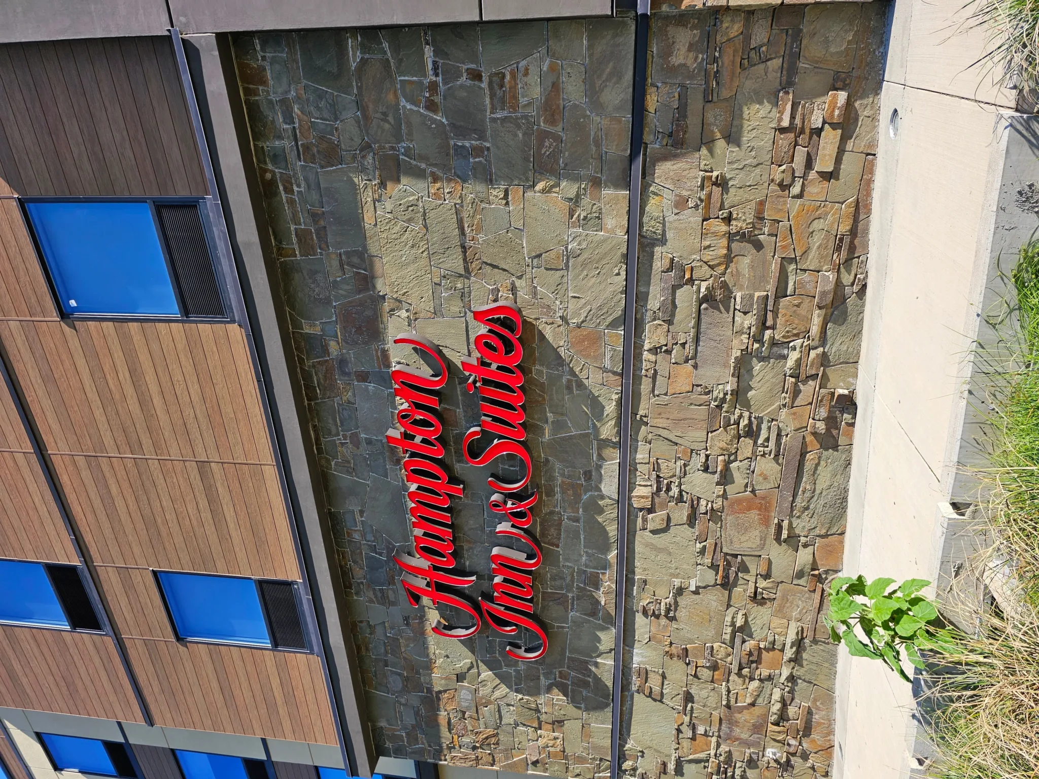 Lisse Natural Thin Stone Veneer Commercial Exterior