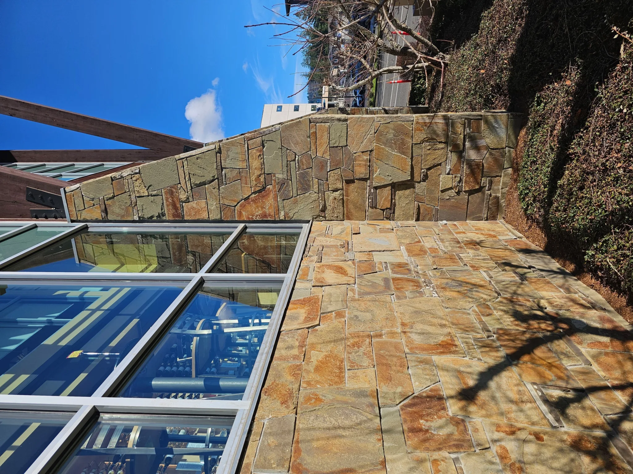 Lisse Real Thin Stone Veneer Commercial Wainscoting Exterior