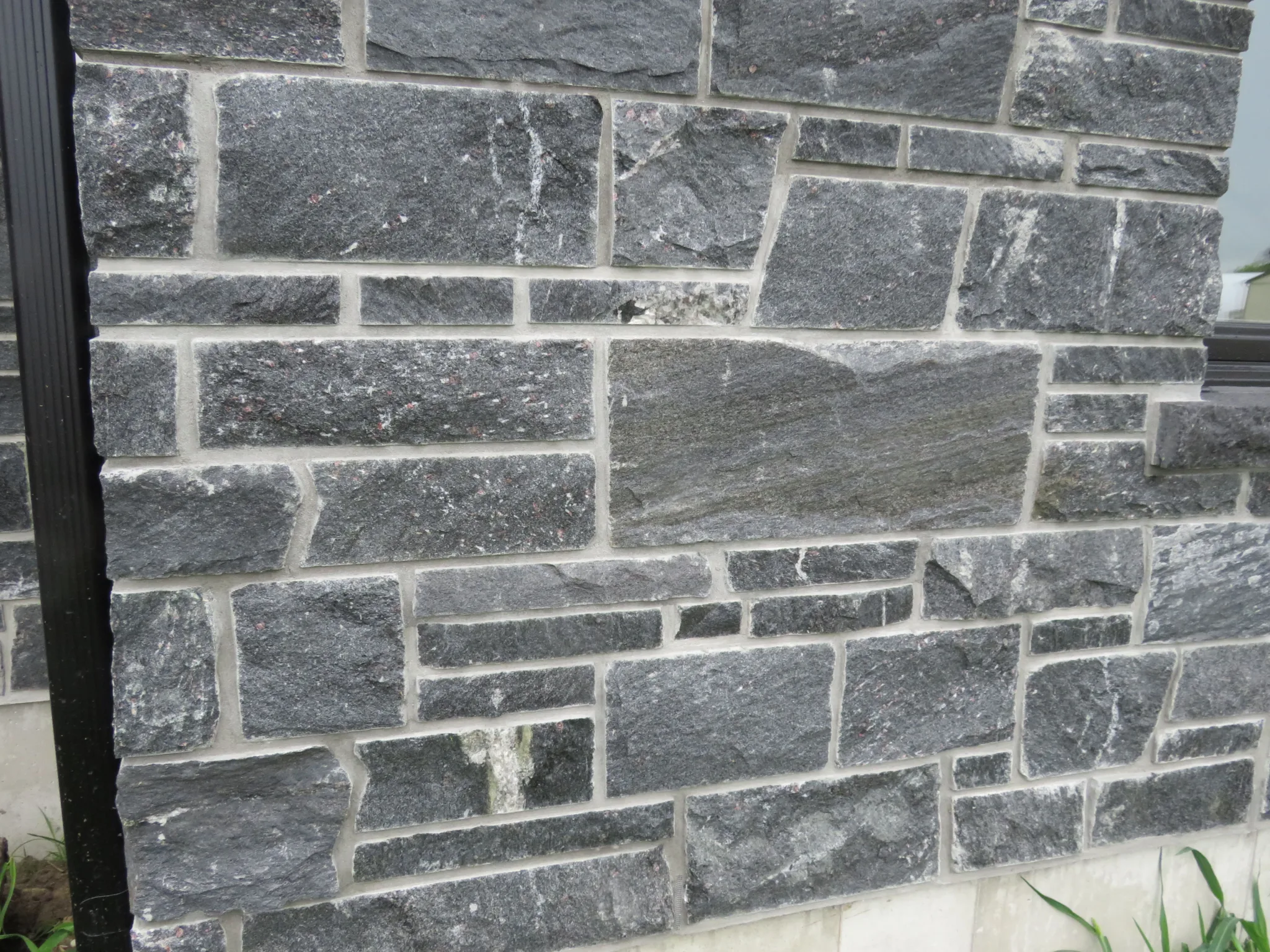 Dublin Black Granite Natural Thin Veneer Close Up