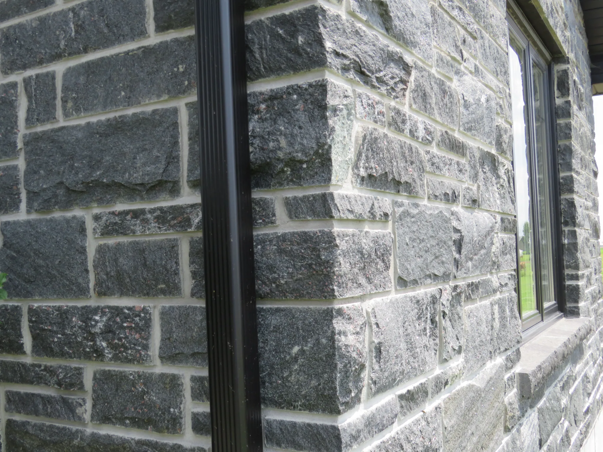 Dublin Black Granite Real Thin Stone Veneer Corners