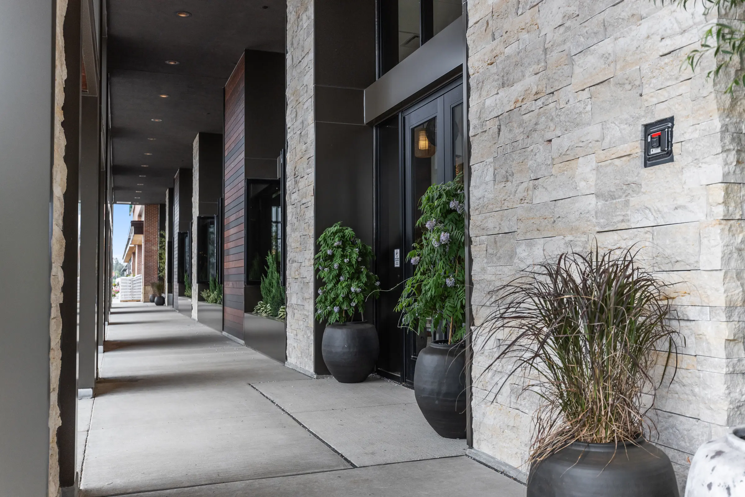 Nob Hill Real Stone Veneer Sidewalk Walkway