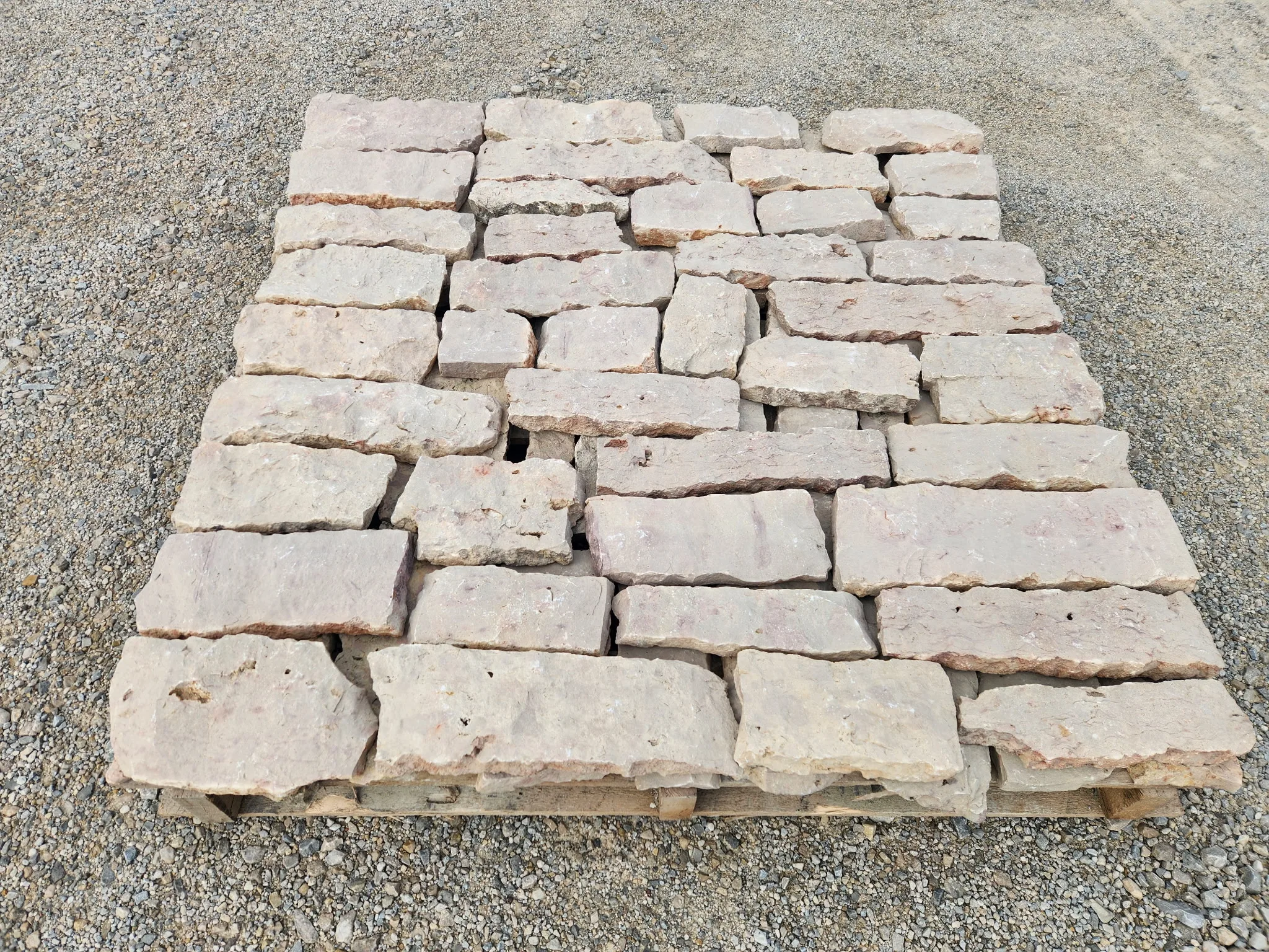 Door County Cherry Real Stone Veneer Flats Pallet
