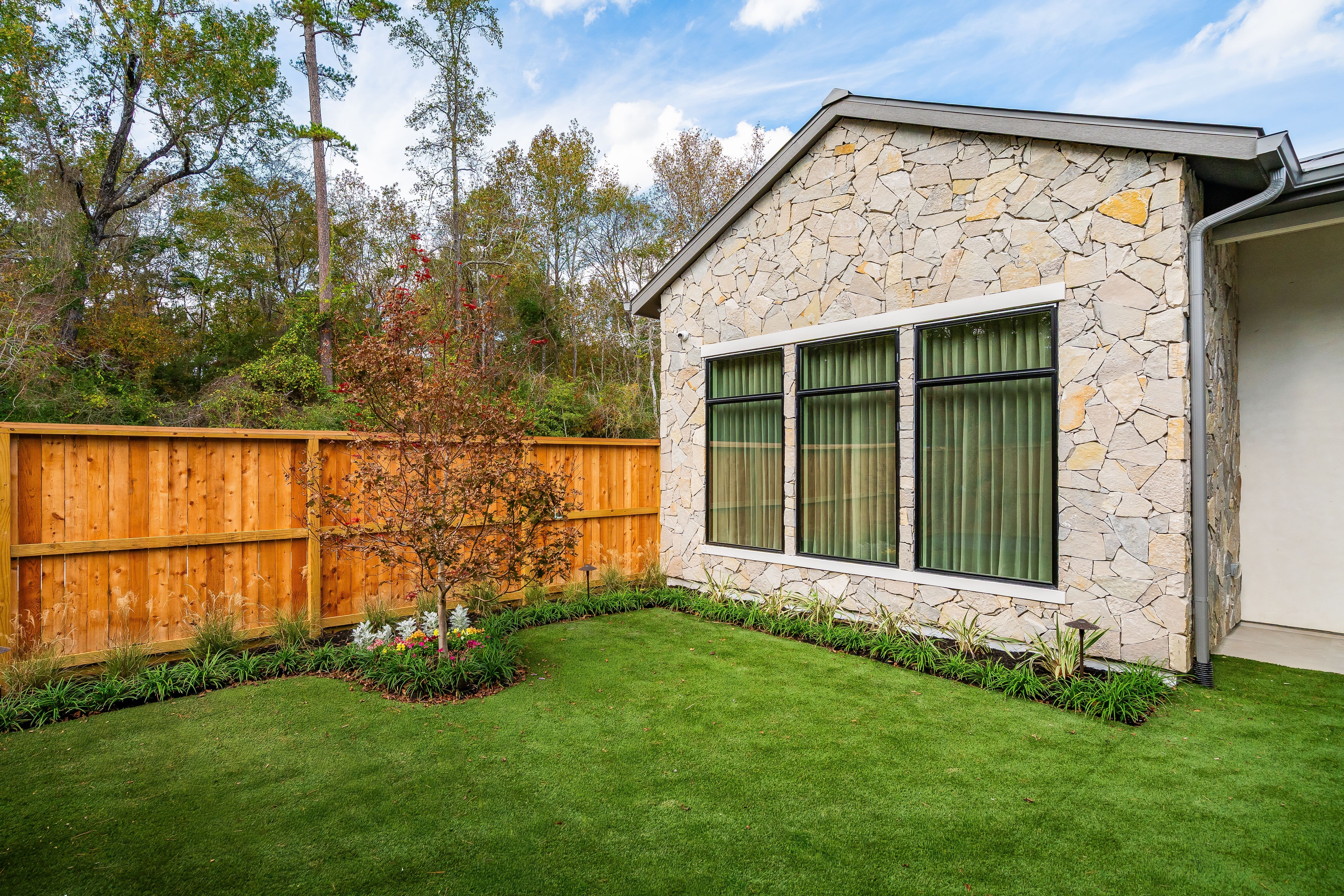 Lewes Real Thin Stone Veneer Exterior Accent Wall